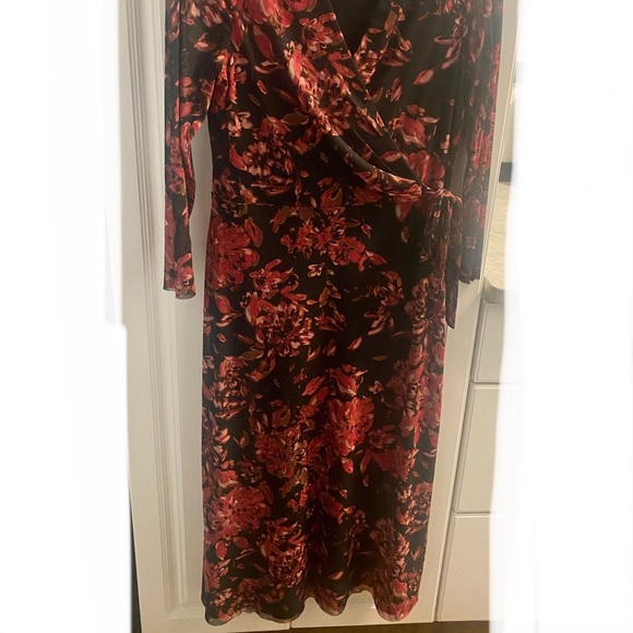 Anne Klein Wrap Style Dress - Picture 4 of 8